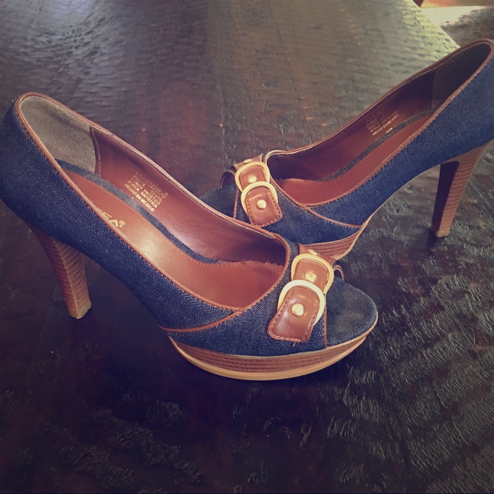 Gorgeous Denim Heels Size 7 1/2